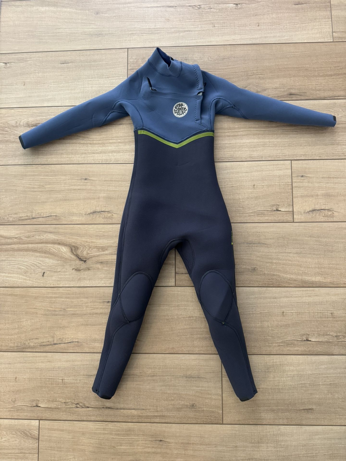 WET SUITS RIP CURLsize 6