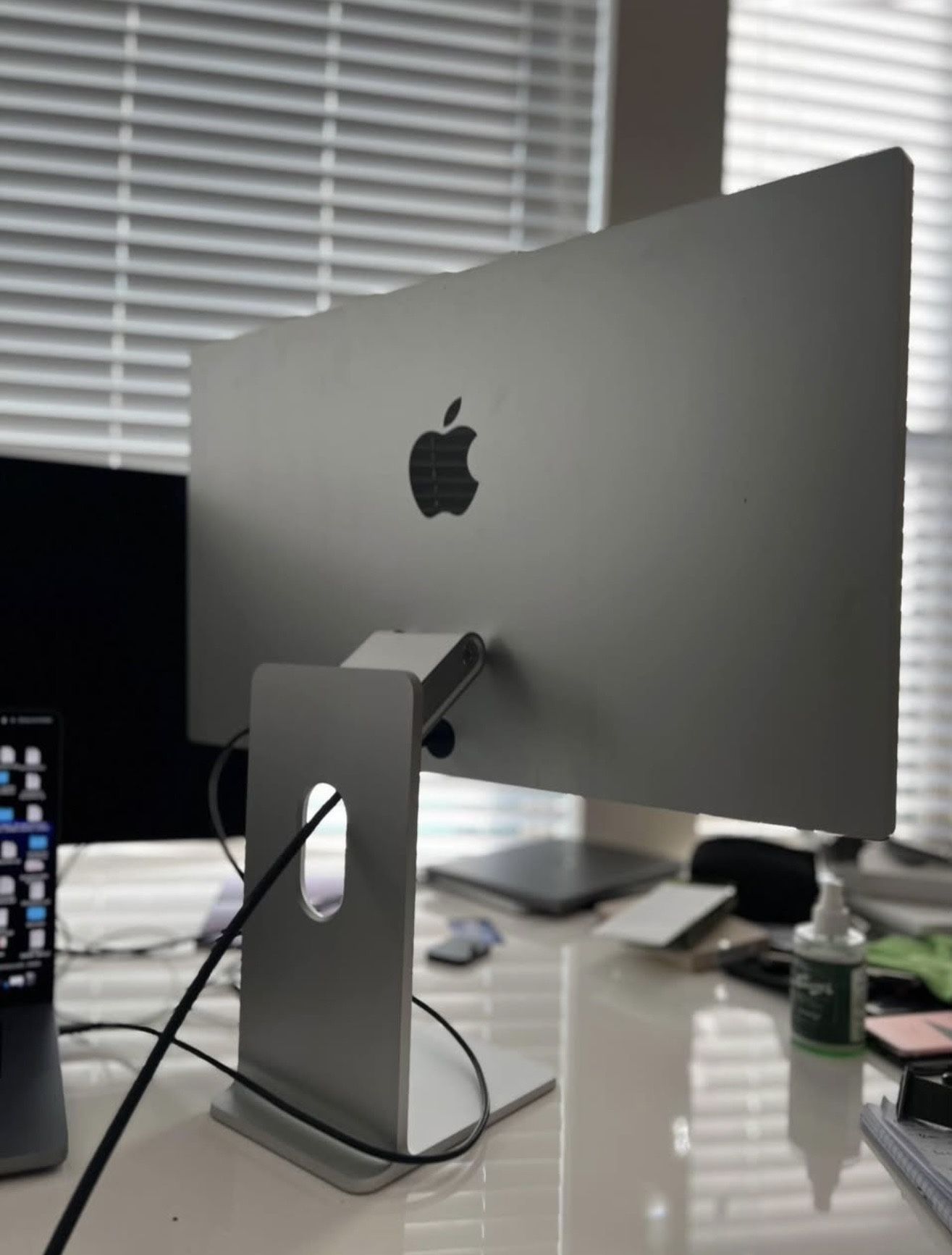 Apple Studio Display 27” Standard Title + Height Adjustable