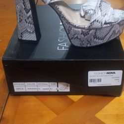Fashion Nova  Heels Black/ White 