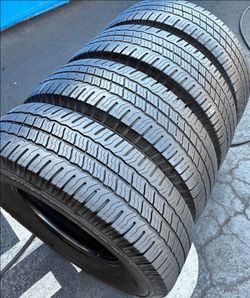 235 80 17 Michelin tires Con 80% de Vida Las 4