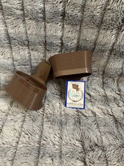 Wallflower holder