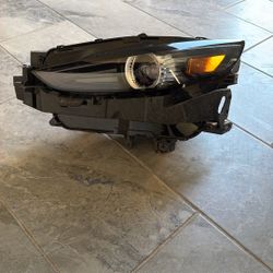 2024 Mazda CX30 Drivers Headlight 