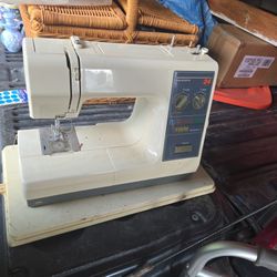 Kenmore 24 Stitch Sewing Machine W/ Carry Case