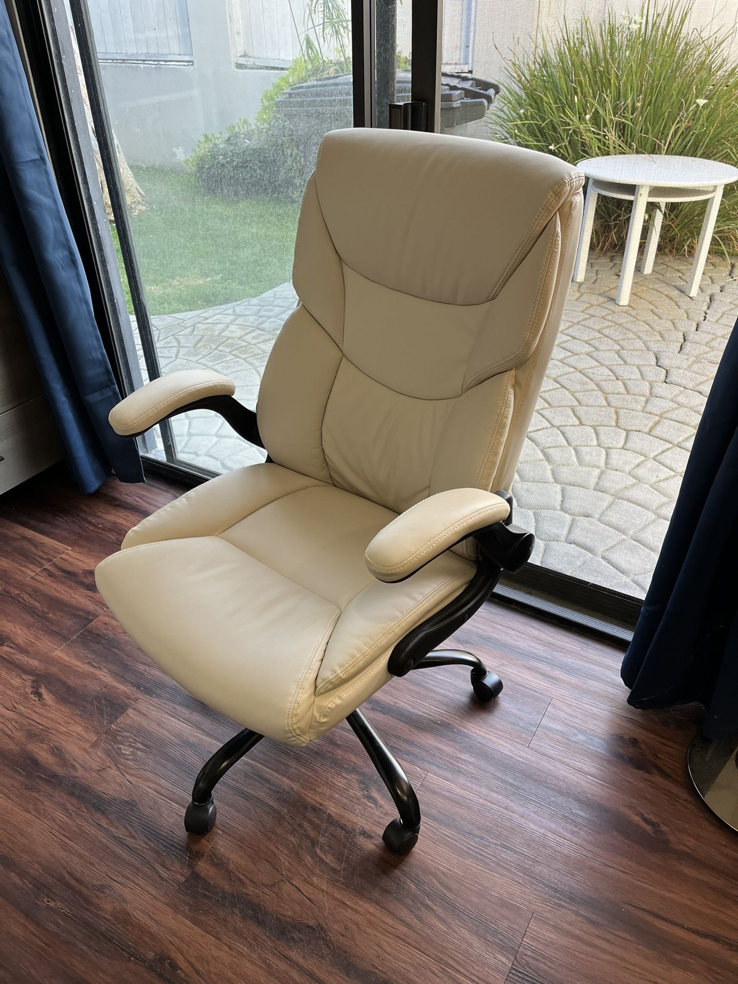 Ergonomic office chair