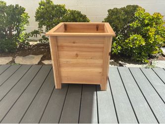 Large Cedar Wood Planter Cube - Perfect for Large Tomato Varieties