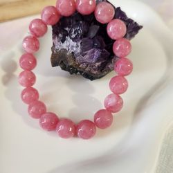 New pink chalsedony stretchy beaded bracelet