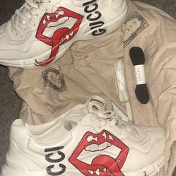 Gucci Shoes Throw A Price