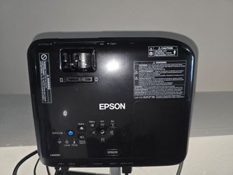 Epson EX9220 projector with screen
