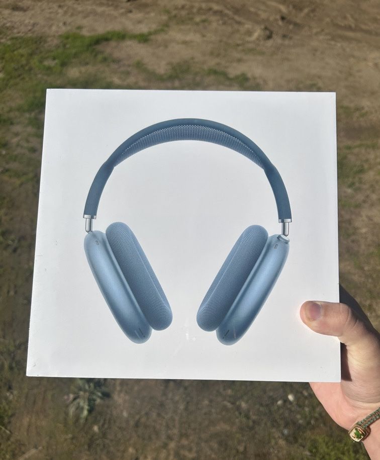 AirPods Maxes 