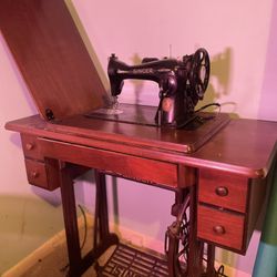 Antique 1950s Singer Sewing Machine in Hideaway 4-Drawer Table 
