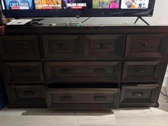 BEDR00M  DRESSER SET