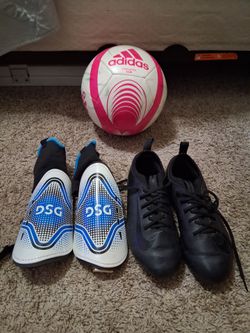 Soccer shoes