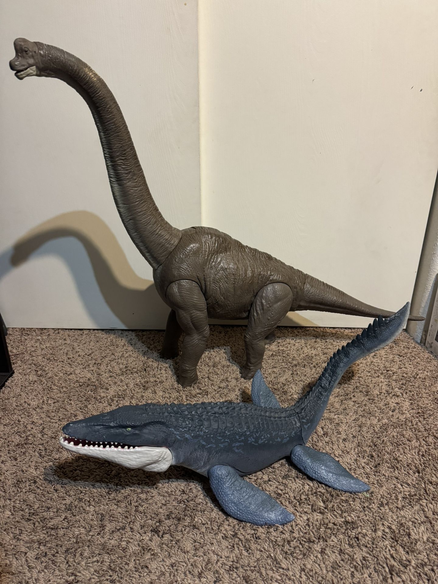 Jurassic World Dinosaurs Mosasaurus and Brachiosaurus