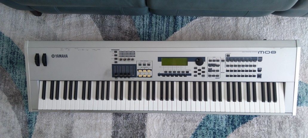 Yamaha Mo8/PSX Keyboard