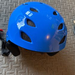 Ski helmet