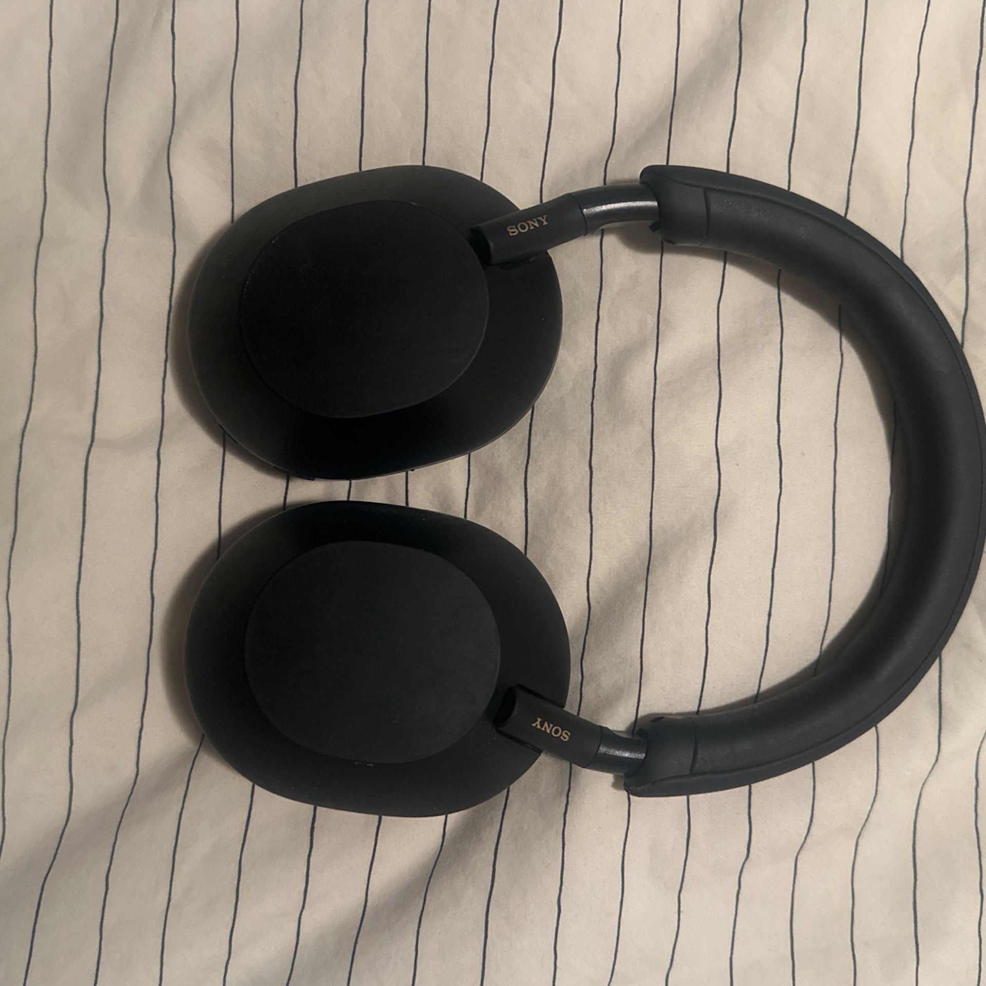 Sony XM5 Headphones 