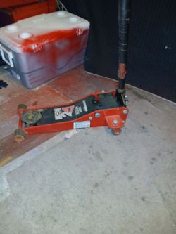 2 Ton Red Floor Jack
