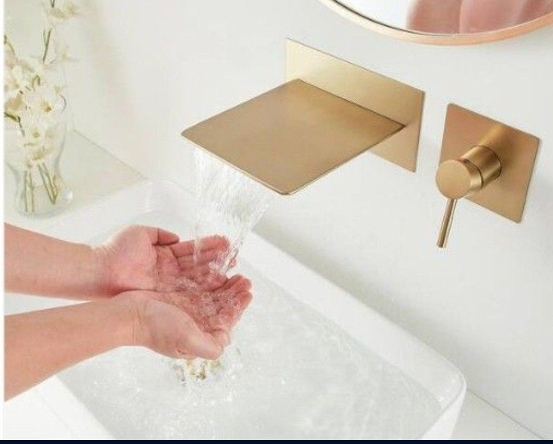 Luxury Sturdy Waterfall Wall Mount single handle bathroom faucet/tub Spout solid brass, copper in Brushed Gold