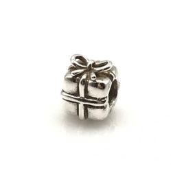 Pandora Retired Present Charm