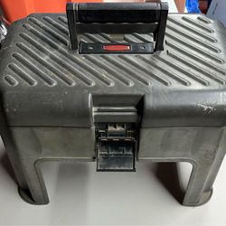 Rubbermaid tool box