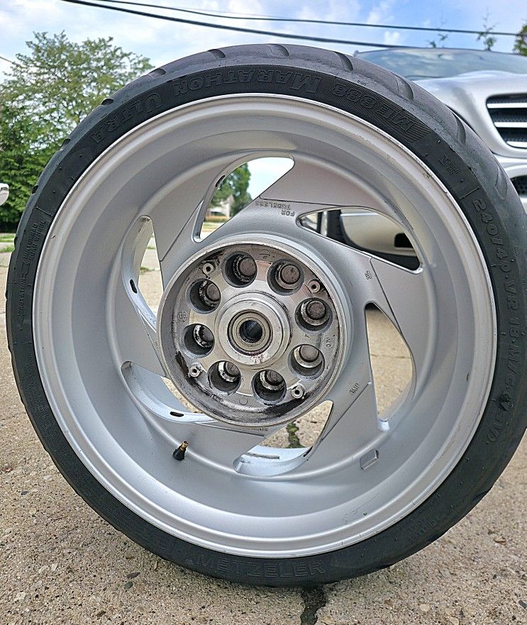 Suzuki M109r Rim & Tire
