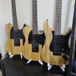 Electric Guitar With Bag And Accessories 
