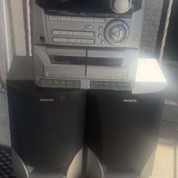 Aiwa Compact Disc Stereo Cassette Receiver With Two Speakers