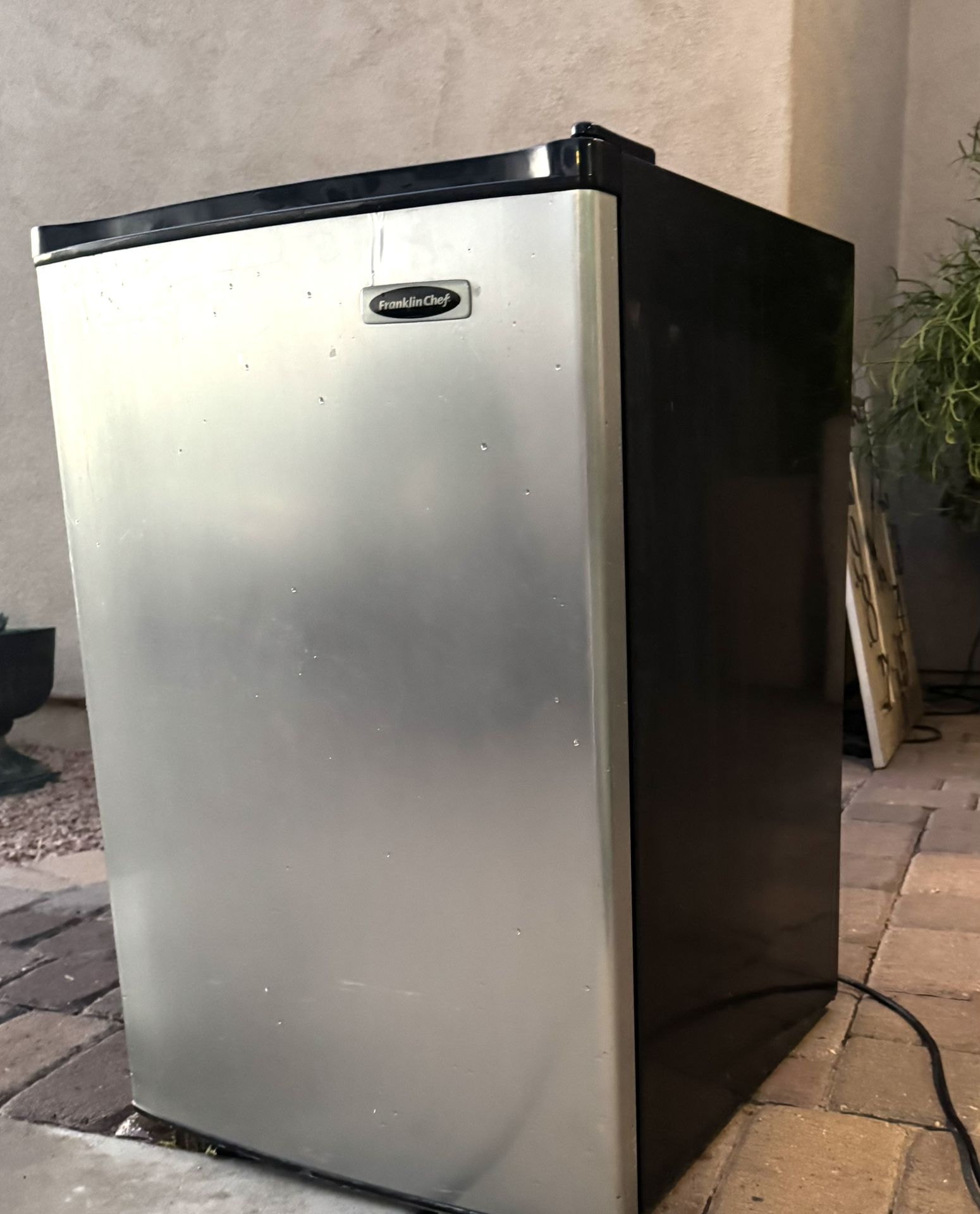 Mini - Fridge & Freezer (5 Cubic Ft)