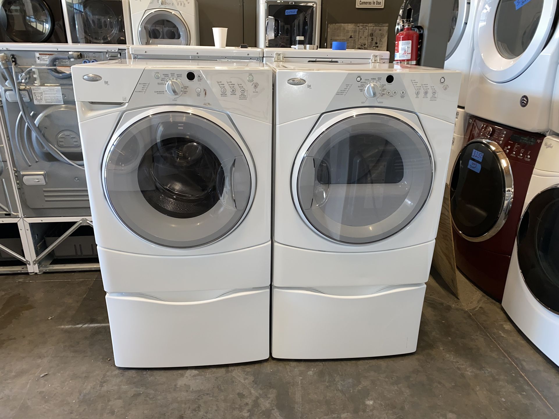 WHIRLPOOL LARGE CAPACITY WASHER DRYER ELECTRIC SET