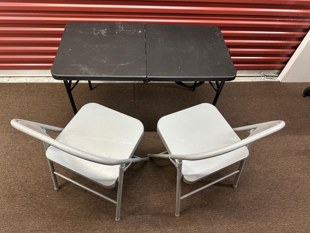 SMALL PLASTIC BLACK TABLE 2 CHAIRS A1