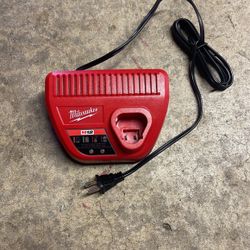 Milwaukee M12 Charger 
