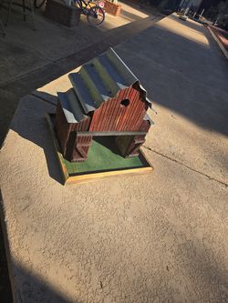 Barn Birdhouse Feeder