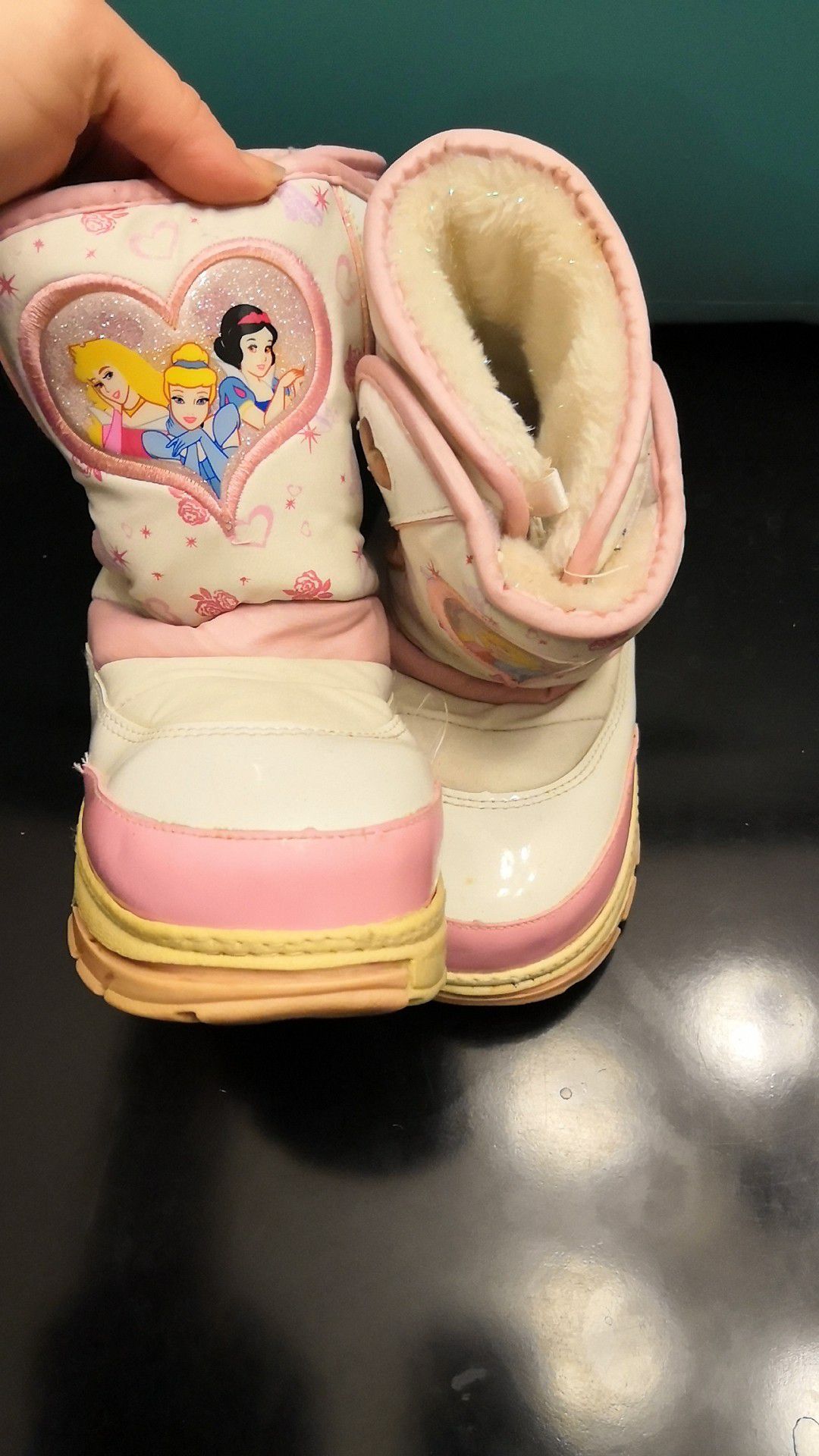Girls size 13-1 Disney Princess Snow boots good condition
