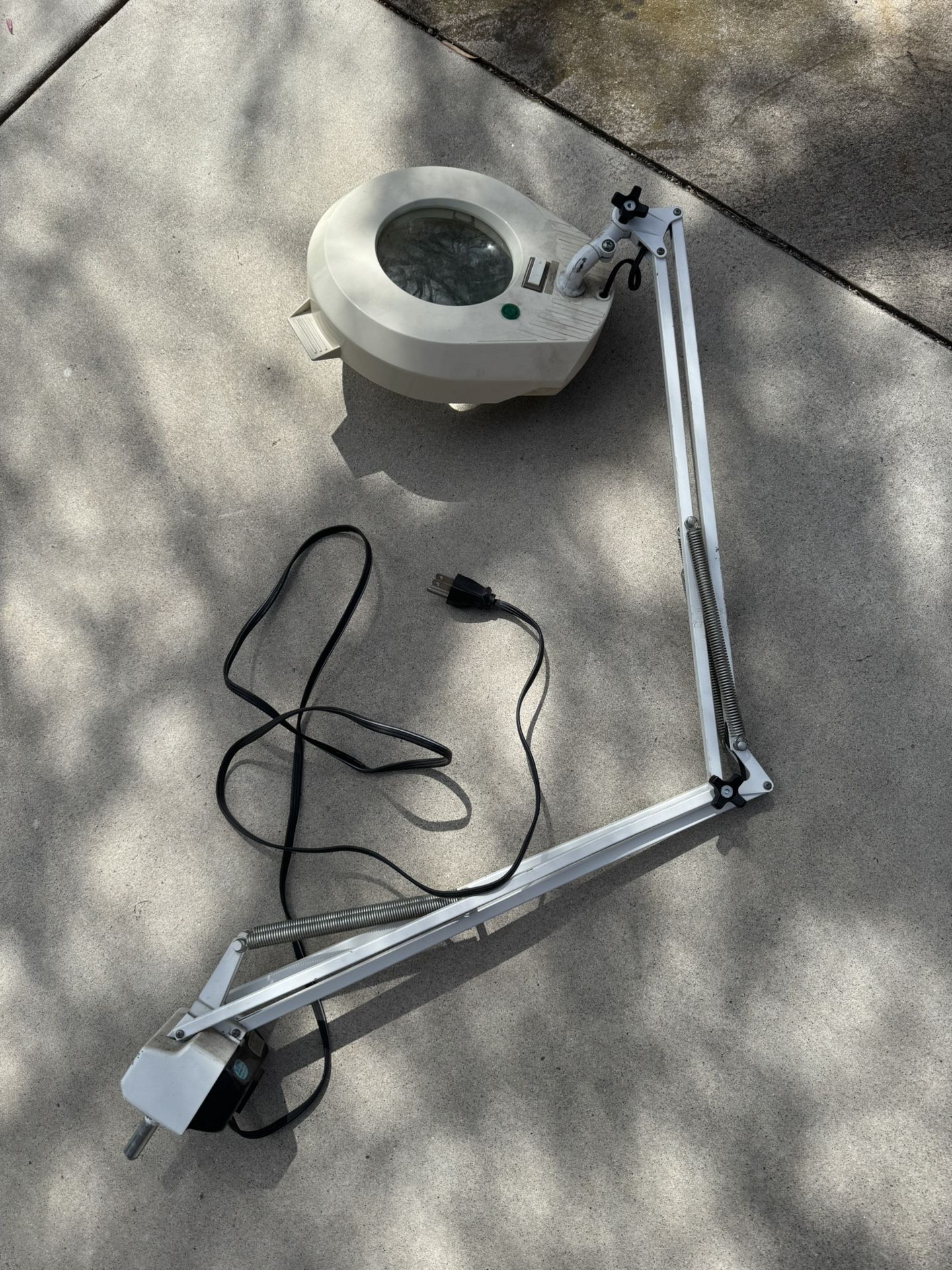 Work Bench Light W/ Magnifier