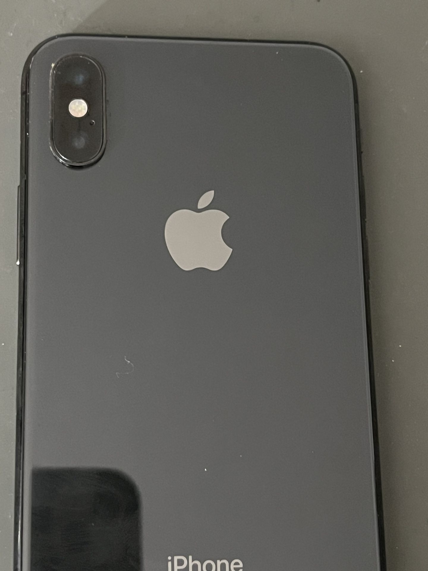 iPhone X 256GB AT&T/CRICKET    W/Case