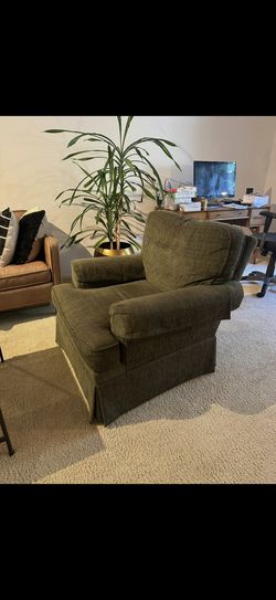 Oversized Dark Green Armchair – Great Condition – Very Comfortable. $100 Or Best Offer 