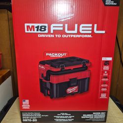 Milwaukee M18 Fuel Packout 2.5 Gallon Wet Dry Vacuum