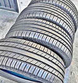 225/65/17 Michelin vendo un set de llantas usadas excelente condiciones de vida las 4 ✅🤩I am selling a set of used tires, all 4 in excellent living c