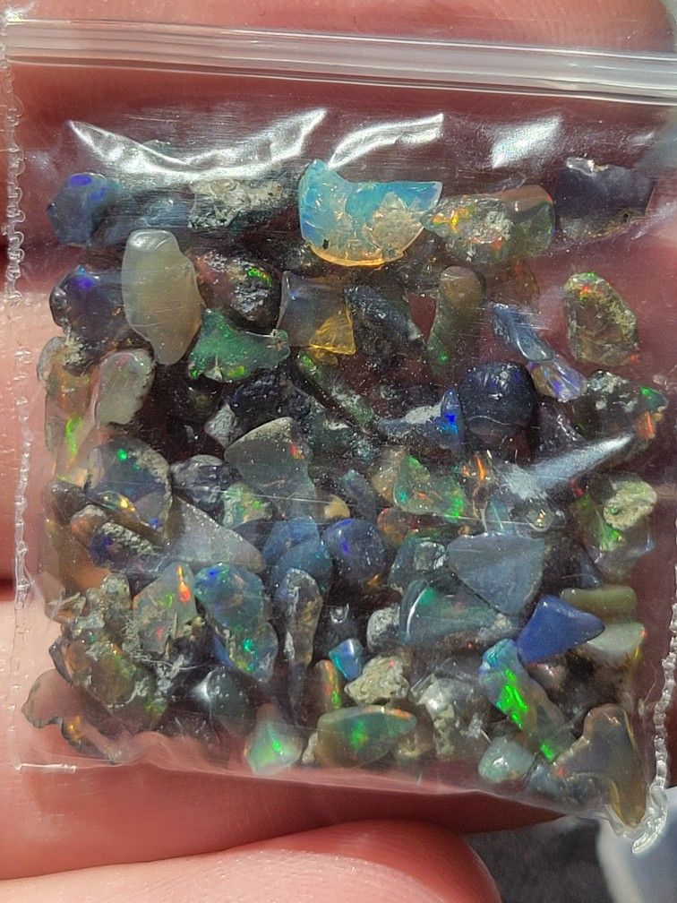 25pcs. Ethiopian Black Fire Opal 3-5mm Stones