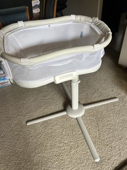 HALO BASSINET with infant insert