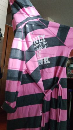 Pink robe XS along 10 bucks
