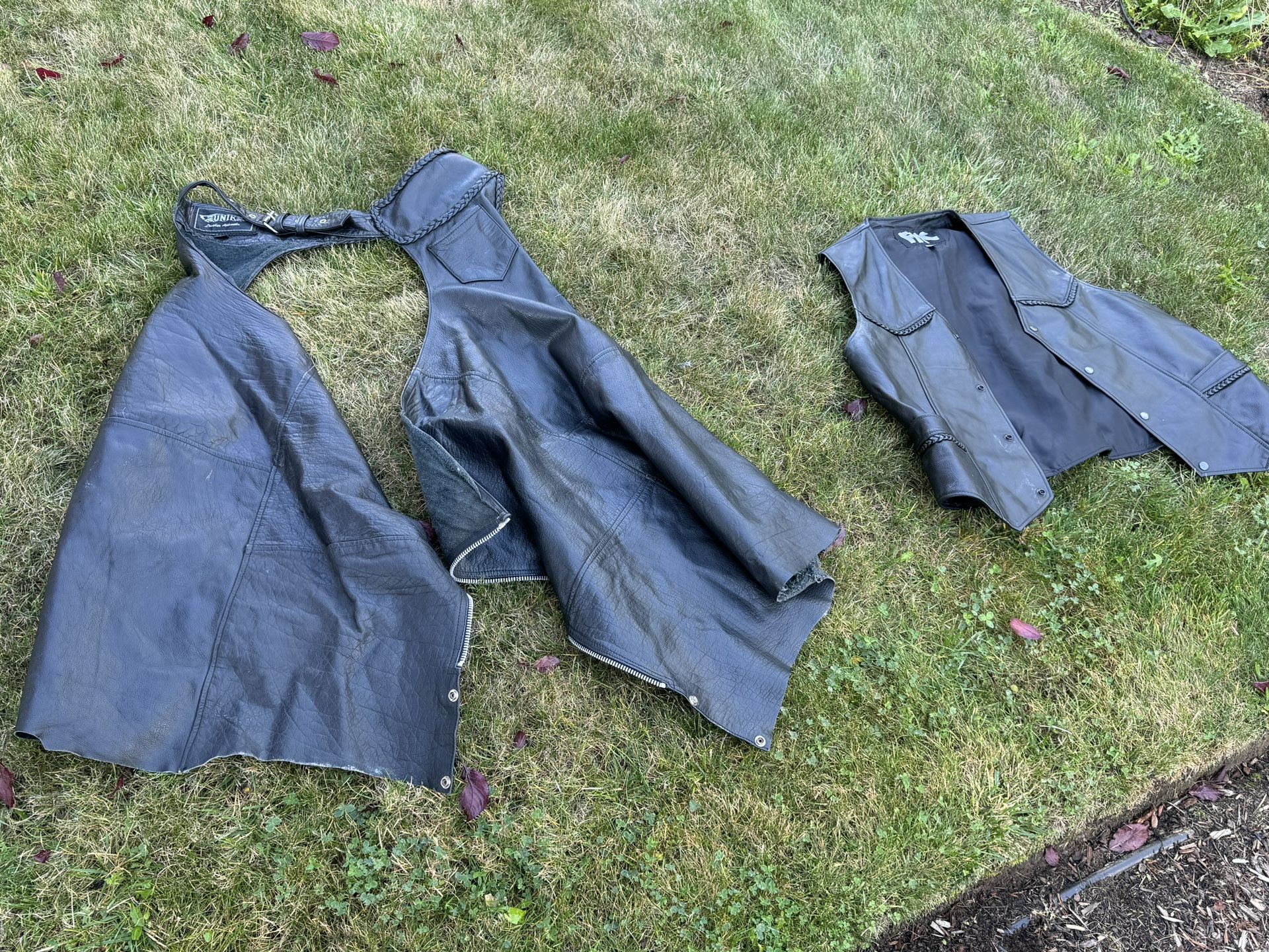 Up To 5x Leather Chaos With Matching Vest And Braided Trim.