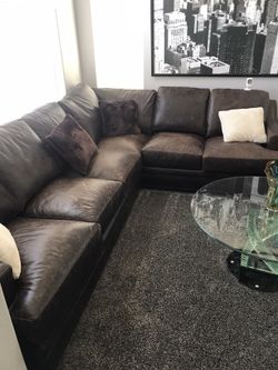 Soft leather couch in brand new condition never used in spare room