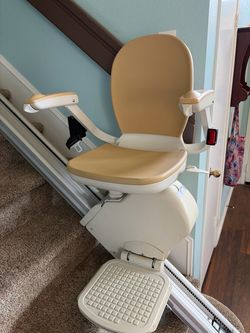 Acorn Stairlift T700