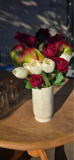 Fake wedding florals with vases