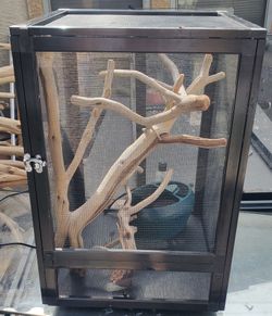19 x 13 x 13 mesh chameleon enclosure