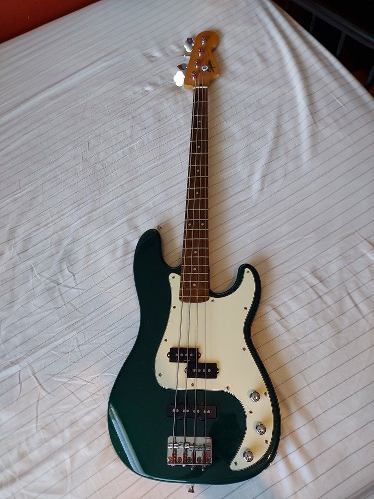 Squier P- Bass Special - Standard Series