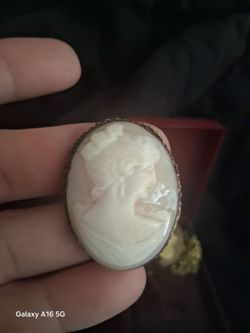 Vintage ivory Shell Cameo Brooch