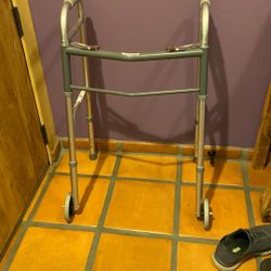 NOVA FOLDING STANDARD WALKER