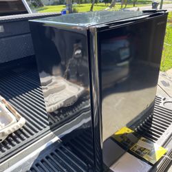 Insigna 2.6 Refrigerator 
